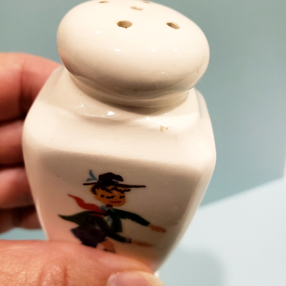 Royal Sealy Vintage Christmas RARE Salt Pepper Shakers Japan Boy Girl Poinsettia - Picture 6 of 8